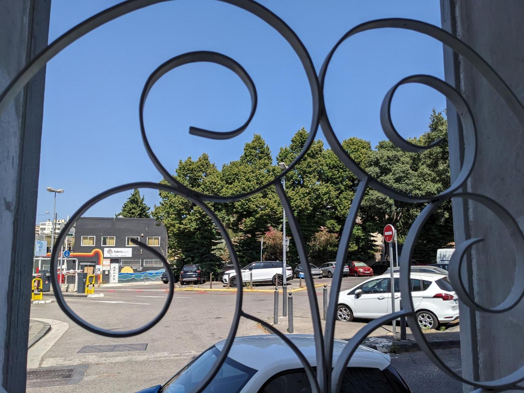 Joli T2 Meuble De 20 M² Situee A 2 Minutes A Pied Du Metro * Marseille