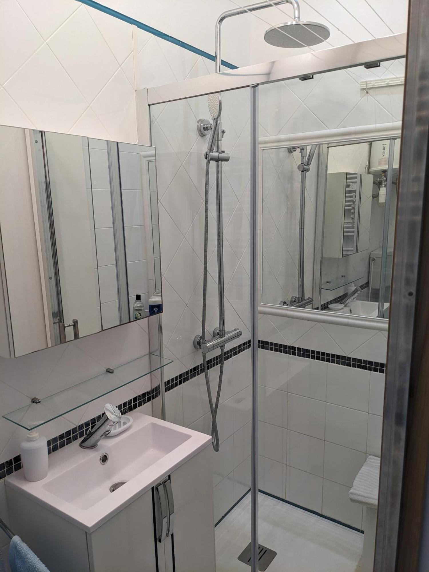 Joli T2 Meuble De 20 M² Situee A 2 Minutes A Pied Du Metro Apartment