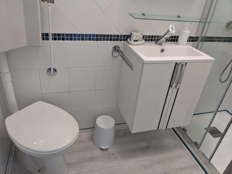 Joli T2 Meuble De 20 M² Situee A 2 Minutes A Pied Du Metro Apartamento